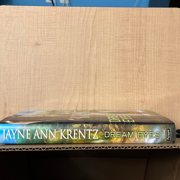 Hardcover novel “Dream Eyes” by Jayne Ann Krentz published by Putnam - Picture 2 of 16